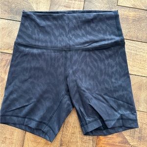 Lululemon Wunder Train High-Rise Short 6"